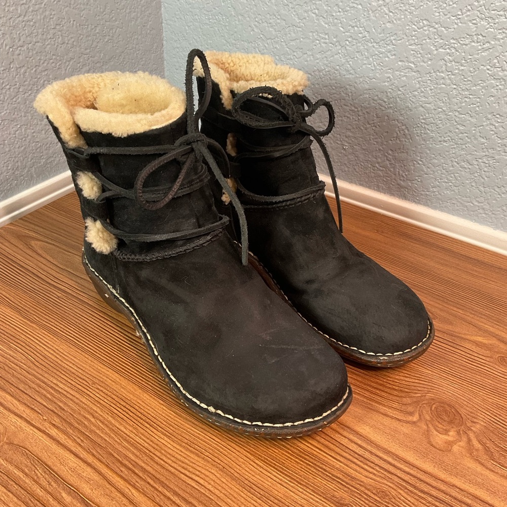 UGG Black Suede Winter Boots with Cream Lining size 8
